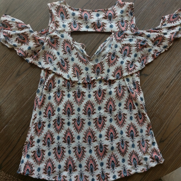 Iz Byer women's cold shoulder top small - Picture 3 of 9